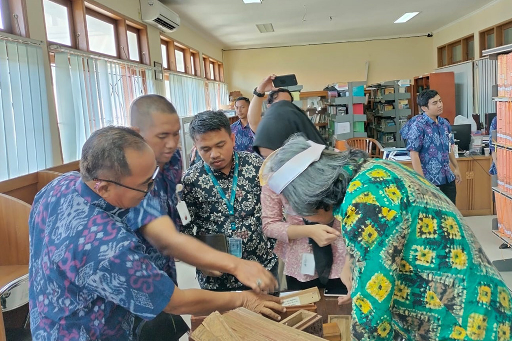 PENUHI STANDAR NASIONAL UIII KUNJUNGI PERPUSTAKAAN UHN SUGRIWA