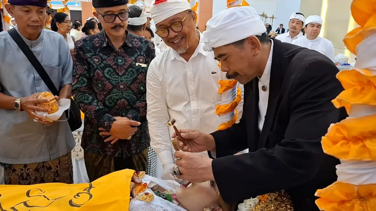 Gelar Metatah Massal Gratis, UHN Sugriwa Sentuh Langsung Masyarakat