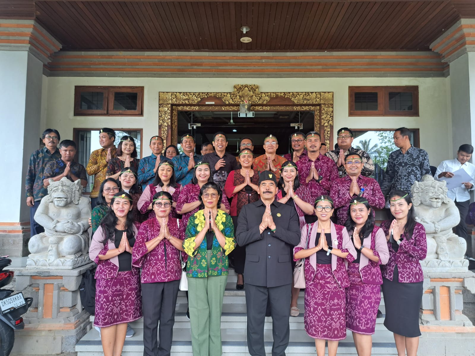 Lantik Dekan SAINTEK dan 36 Pejabat Lainnya Rektor UHN Sugriwa ajak Kembangkan Lembaga