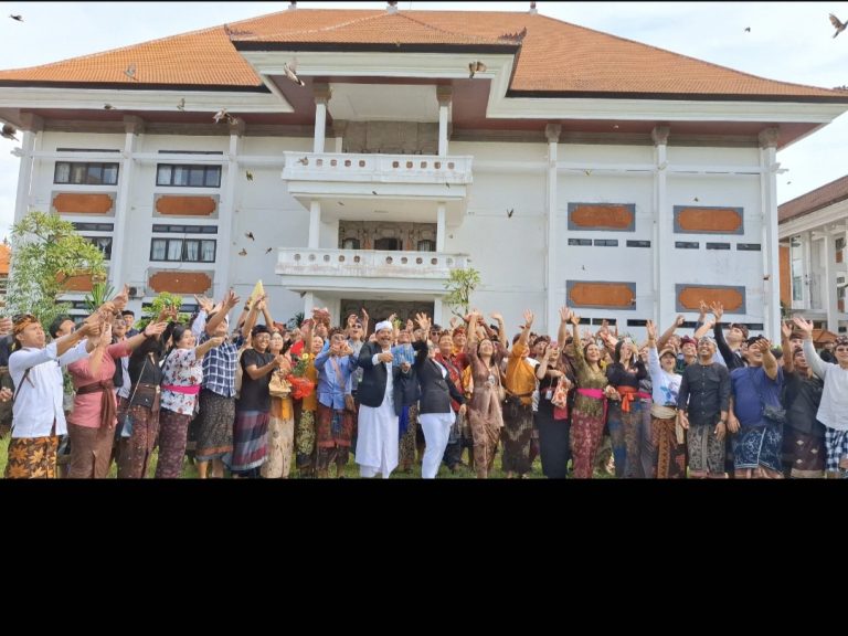 Implementasi Program Pusat dan Jelang Tumpek Uye, UHN Sugriwa Lepas Burung dan Tanam Pohon